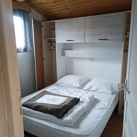 مكان تخييم La Taillade De Montsegur Location De En Bois Fougax-et-Barrineuf
