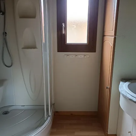 La Taillade De Montsegur Location De En Bois مكان تخييم *