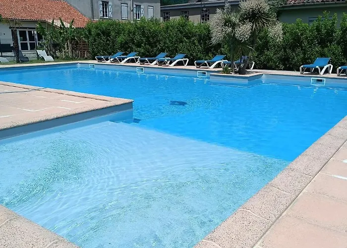 Traditionnels En Bois Campingplads Fougax-et-Barrineuf